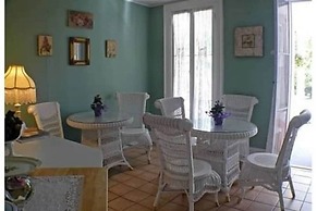 Walden on the Pond Hotel