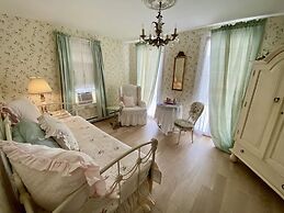 Walden on the Pond Hotel