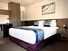 Chalet Motor Inn