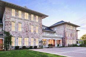 Inn at Carnall Hall