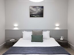 Mantra One Sandy Bay Road