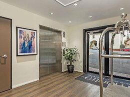 Mantra One Sandy Bay Road