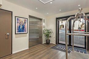 Mantra One Sandy Bay Road