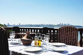 Catembe Gallery Hotel