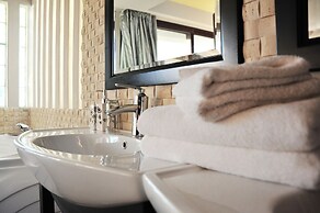 Catembe Gallery Hotel