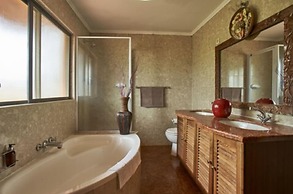 Catembe Gallery Hotel