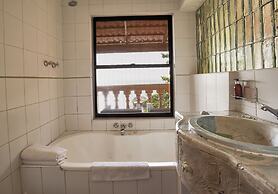 Catembe Gallery Hotel