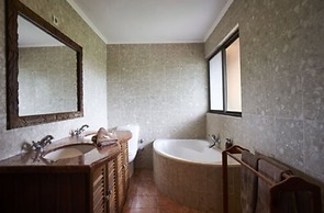 Catembe Gallery Hotel