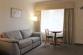 Carlyle Suites & Apartments