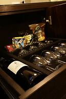 Carlyle Suites & Apartments