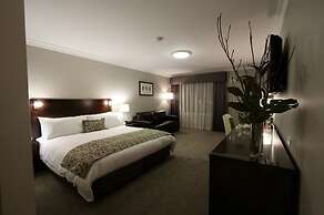 Carlyle Suites & Apartments