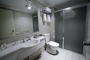 Carlyle Suites & Apartments