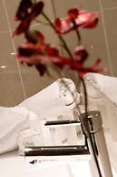 Carlyle Suites & Apartments