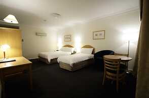 Carlyle Suites & Apartments