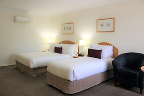 Carlyle Suites & Apartments