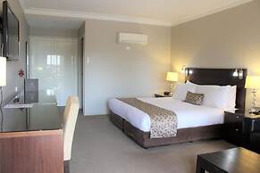 Carlyle Suites & Apartments