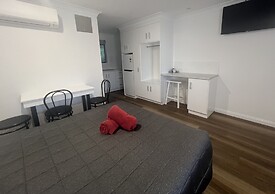 Almond Inn Motel