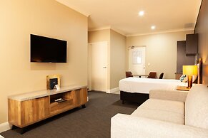 Nightcap at Archer Hotel