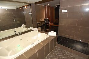 Motel Capri & Suites