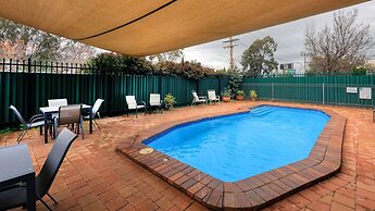 Forest Lodge Motor Inn & Restaurant