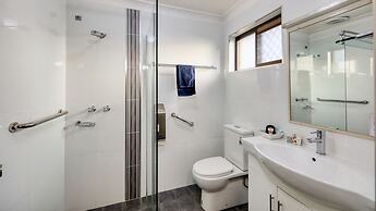 Forest Lodge Motor Inn & Restaurant