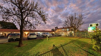 Forest Lodge Motor Inn & Restaurant