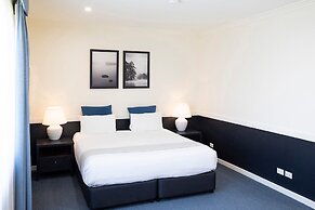 Hawkesbury Race Club Motel