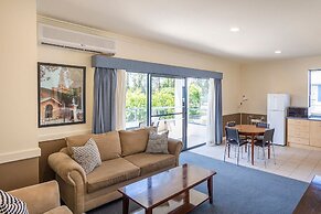 Hawkesbury Race Club Motel