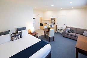 Hawkesbury Race Club Motel