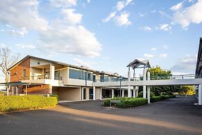 Hawkesbury Race Club Motel