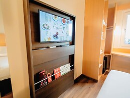 Ibis Asuncion