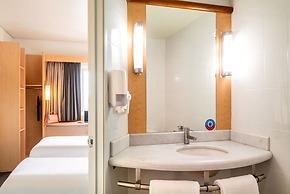 Ibis Asuncion