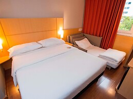 Ibis Asuncion