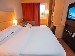 Ibis Asuncion