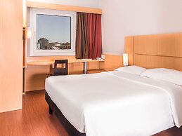 Ibis Asuncion