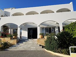 Mantenia Hotel