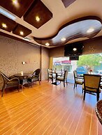 OYO Dream Palace Hotel