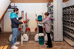 Albergo Dimaro Wellness & Family Hotel