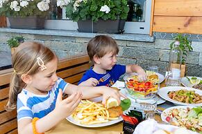 Albergo Dimaro Wellness & Family Hotel