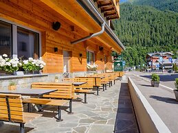 Albergo Dimaro Wellness & Family Hotel