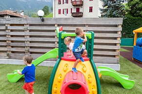 Albergo Dimaro Wellness & Family Hotel