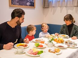 Albergo Dimaro Wellness & Family Hotel