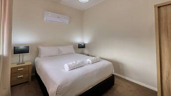 Charles Rasp Motor Inn & Cottages