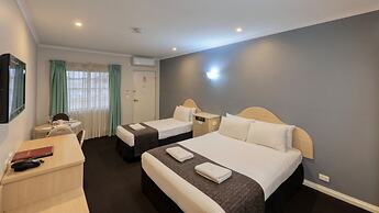 Charles Rasp Motor Inn & Cottages