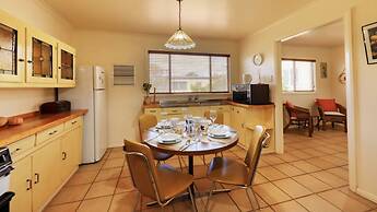 Charles Rasp Motor Inn & Cottages