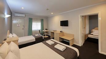 Charles Rasp Motor Inn & Cottages