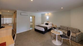 Charles Rasp Motor Inn & Cottages