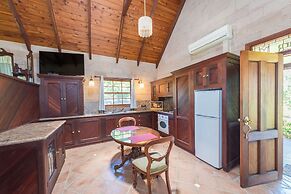 Clarendon Forest Retreat