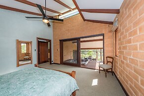 Clarendon Forest Retreat