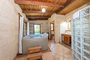 Clarendon Forest Retreat